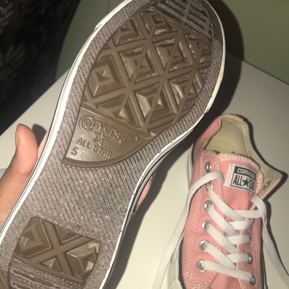 Pink Lowtop Converse ( size 5 ) - Picture 2 of 3